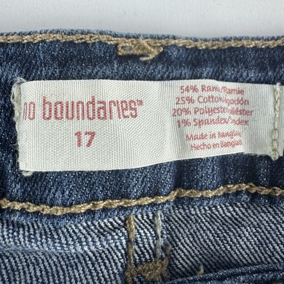 Y2K No Boundaries Short Denim Shorts with Frayed Hem - Picture 3 of 4